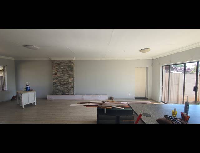 4 BEDROOM HOUSE TO LET IN RENSBURG
